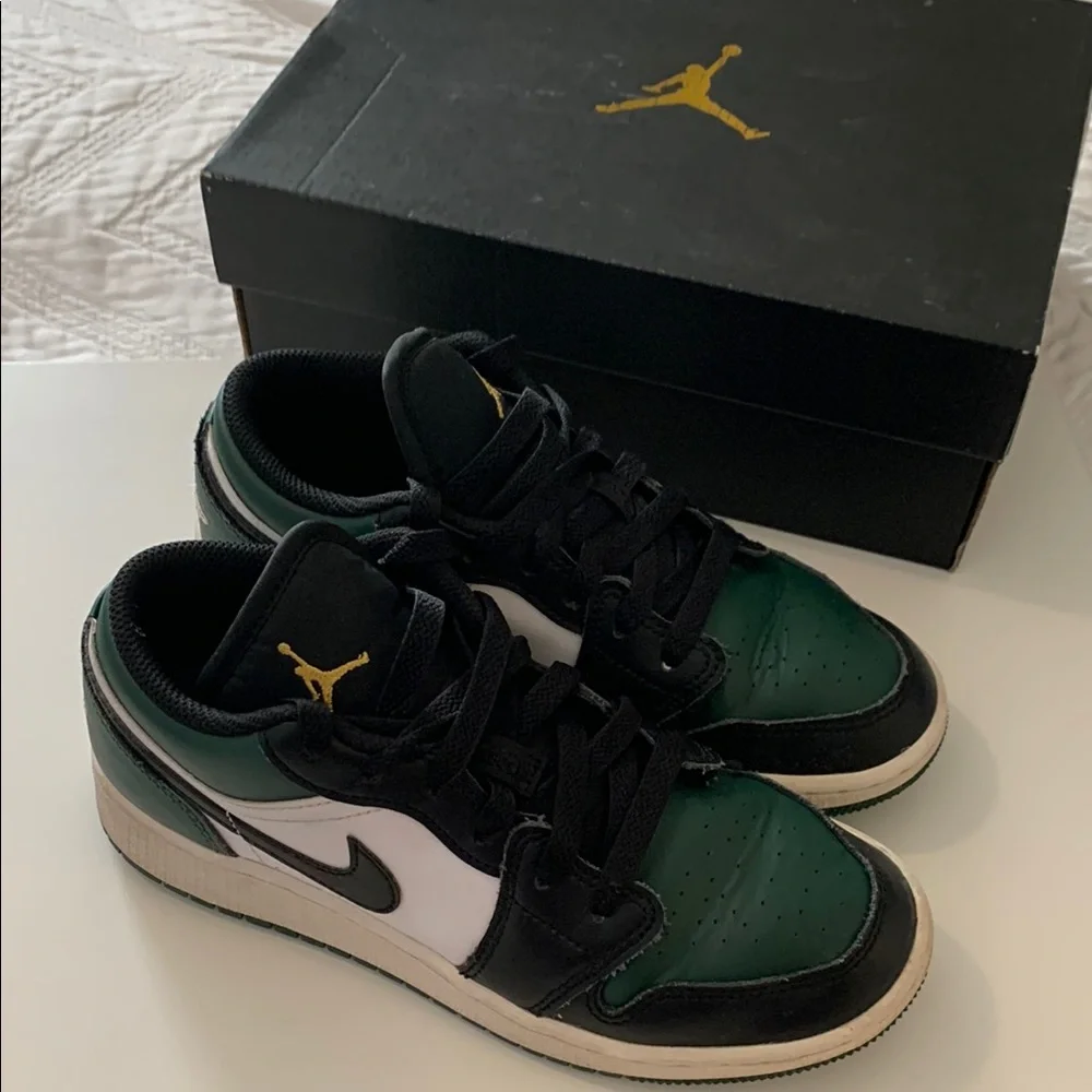 Air Jordan 1 low (GS) noble green pollen white black sz 3.5Y